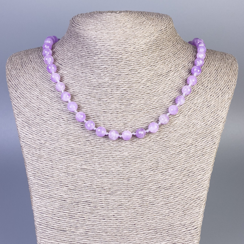 Kette aus facettierten Amethystkugeln, Durchmesser ca. 8 mm, Länge ca. 50 cm, mit Verschluss
