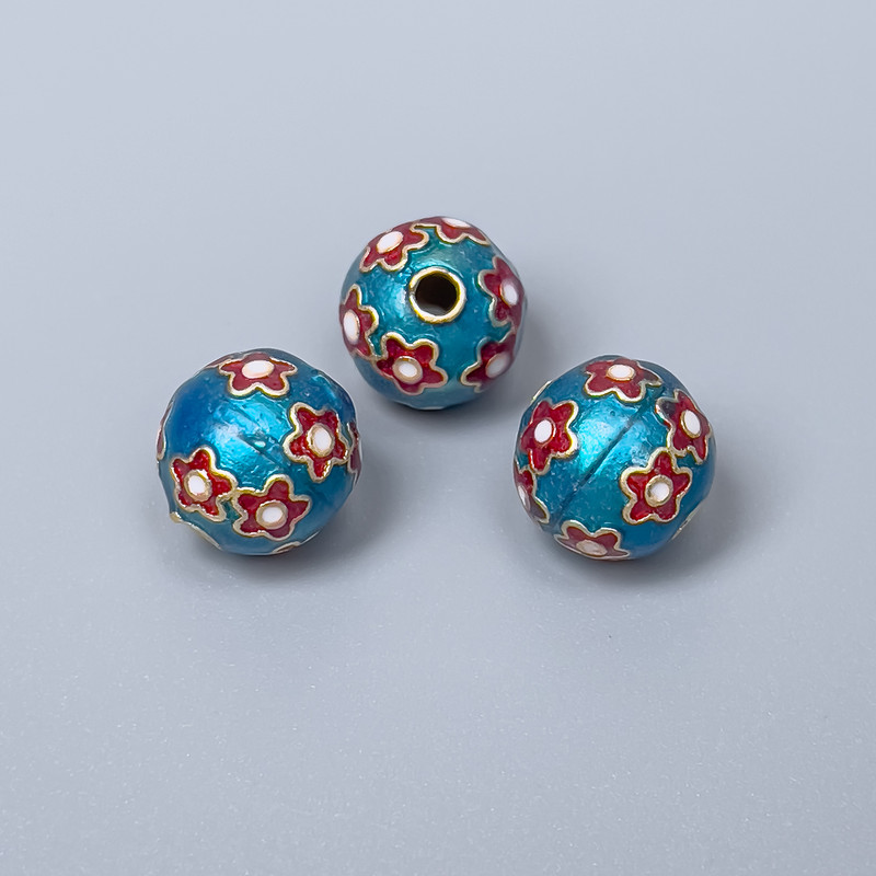 Kloisonné-Perle hellblau mit roter Emaille, Ø 10 mm, Loch Ø 2 mm, goldfarbener Metall, 1 Stk