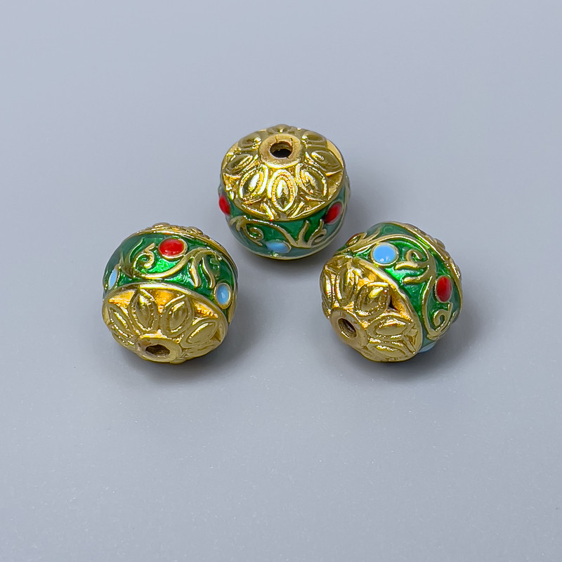 Cloisone-Perle grün, rot und blau Emaille, Ø 11 mm ±, Loch Ø ca. 1,8 mm, goldfarbene Metallfarbe, 1 Stück