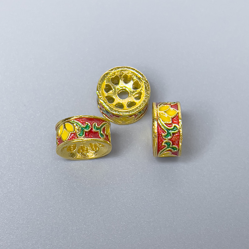 Cloisonsperle Rondell – rote, gelbe und grüne Emaille, Durchmesser 10×5 mm, Loch Ø 2 mm, goldfarbener Metallton, 1 Stück