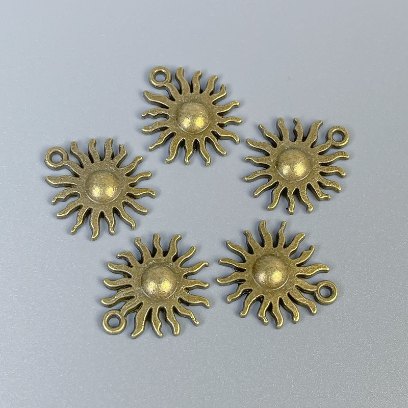 Sonnenanhänger Bronzeton, Schmuckzubehör, Maße 17×15×2,5 mm, Lochdurchmesser ca. 1 mm, Verpackung 14 Stück