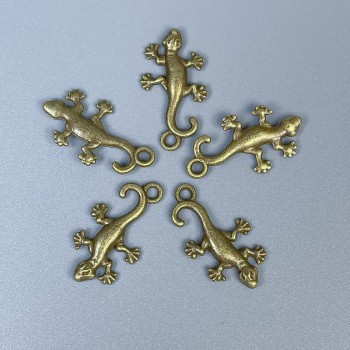 Anhänger in Eidechsenform, bronzefarbene Metallfarbe, Maße 23×13×2 mm ± Lochdurchmesser ca. 2 mm ± Verpackung 12 Stück