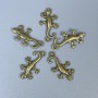 Anhänger in Eidechsenform, bronzefarbene Metallfarbe, Maße 23×13×2 mm ± Lochdurchmesser ca. 2 mm ± Verpackung 12 Stück
