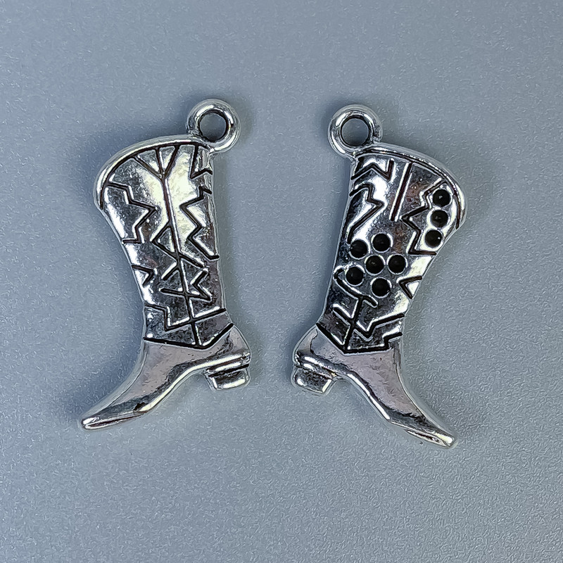 Anhänger Schmuckzubehör – Stiefel, silberfarben, Maße 22 × 14 × 2 mm ± Lochdurchmesser ca. 2,5 mm, Packung 8 Stück