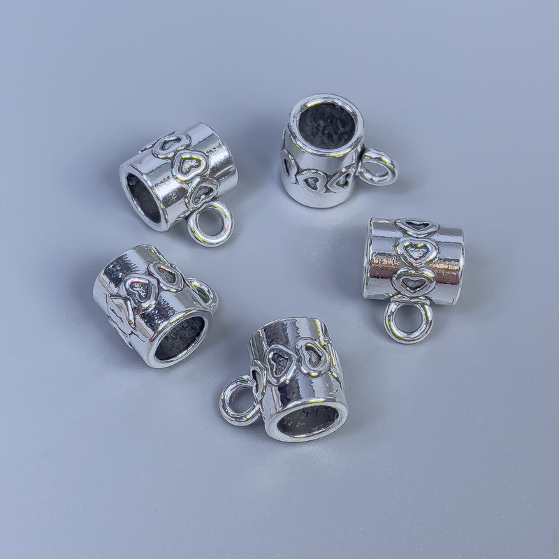 Anhängeröse, Metallfarbe Silber, Abmessungen 9×8×7 mm ±, Bohrungen Ø 5 mm und Ø 2 mm ±, Verpackung 14 Stück