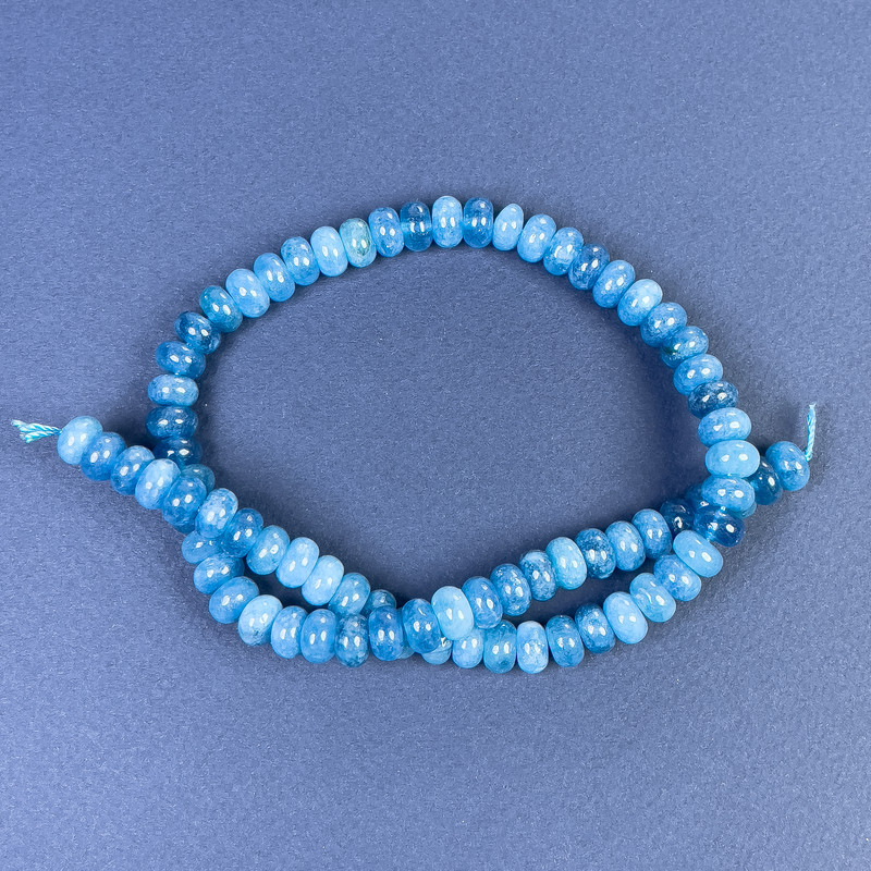 Apatit Rondellperlen 8×5 mm, auf Schnur ca. 38 cm lang