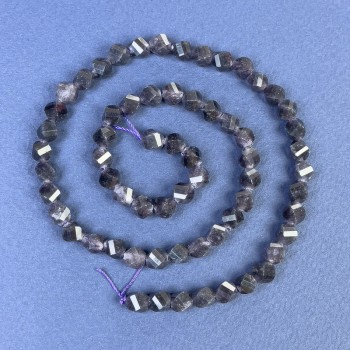 Iolit facettierte Rhombus-Perlen 6×5 mm ± auf der Schnur, Länge 38 cm+