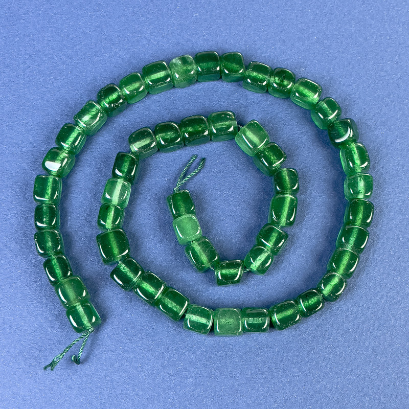 Chrysopraswürfelperlen 7×7 mm +/- auf der Schnur, Länge ca. 37 cm+
