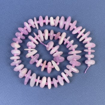 Kunzit-Chips-Perlen 12–16×2,5 mm ±, auf der Schnur, Länge 40 cm+