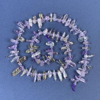 Amethyst-Chip-Perlen, 9–12 × 3–4 mm, ± mit Glasperlen auf der Schnur, Länge ca. 40 cm+