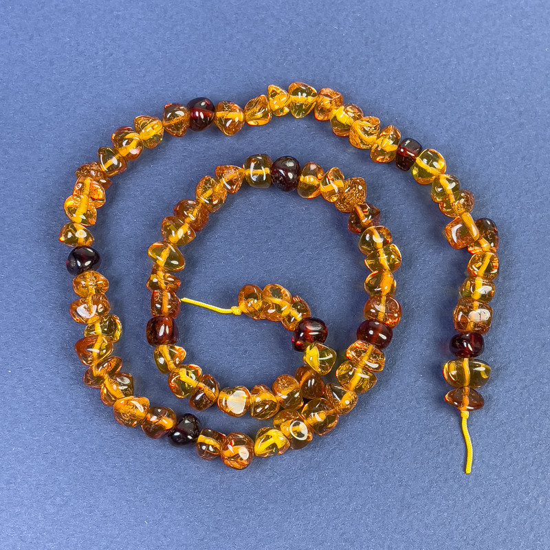Bernstein-Perlen, geglättet, 6x4 mm, auf Schnur, Länge ca. 39 cm+