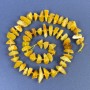 Bernsteinstücke-Perlen 9–12×3–5 mm + Glasperlen 2,5 mm + auf Schnur, Länge 39 cm+