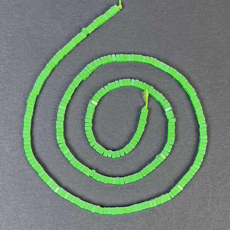 Varizit-Perlen, quadratisches Rondell 2,5×1 mm ± auf der Schnur, Länge ca. 39 cm+