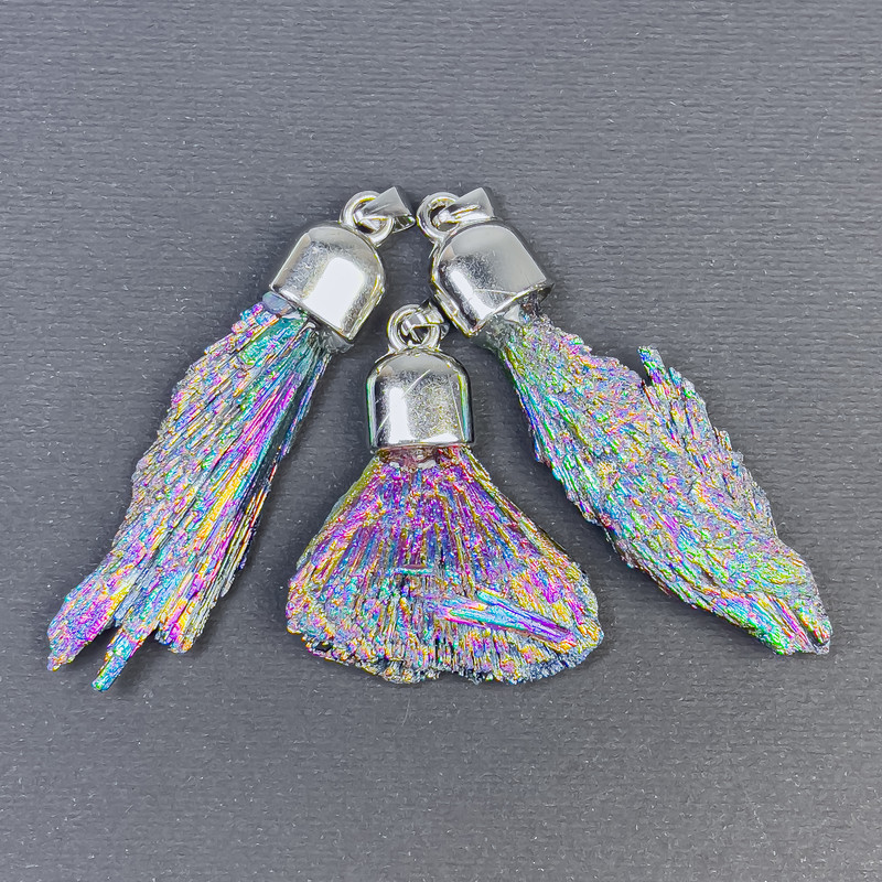 Regenbogen-Kyanit-Anhänger, galvanisiert, unbehandelt, Abmessungen: 70×30×12–53×20×8 mm (+)