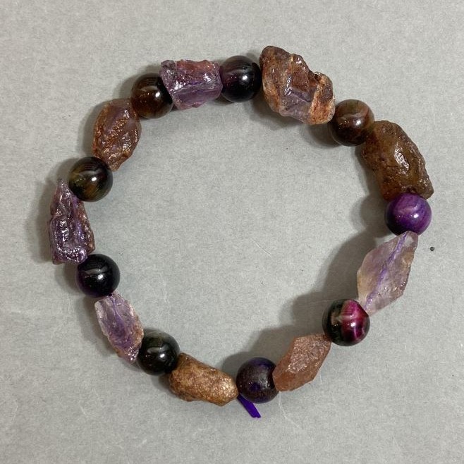 Armband aus rohem Amethyst-Perlen 15 × 10 mm ± und Katzenauge-Kugeln 8 mm ±, Länge 18 cm Stretch