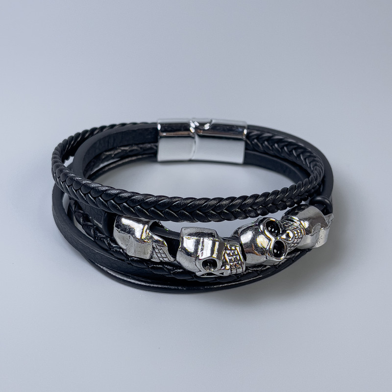 Herrenarmband aus schwarzem Öko-Leder mit Metall-Einlagen, Dicke 12–25 mm +-, Länge 22 cm +-, silberfarbener Verschluss
