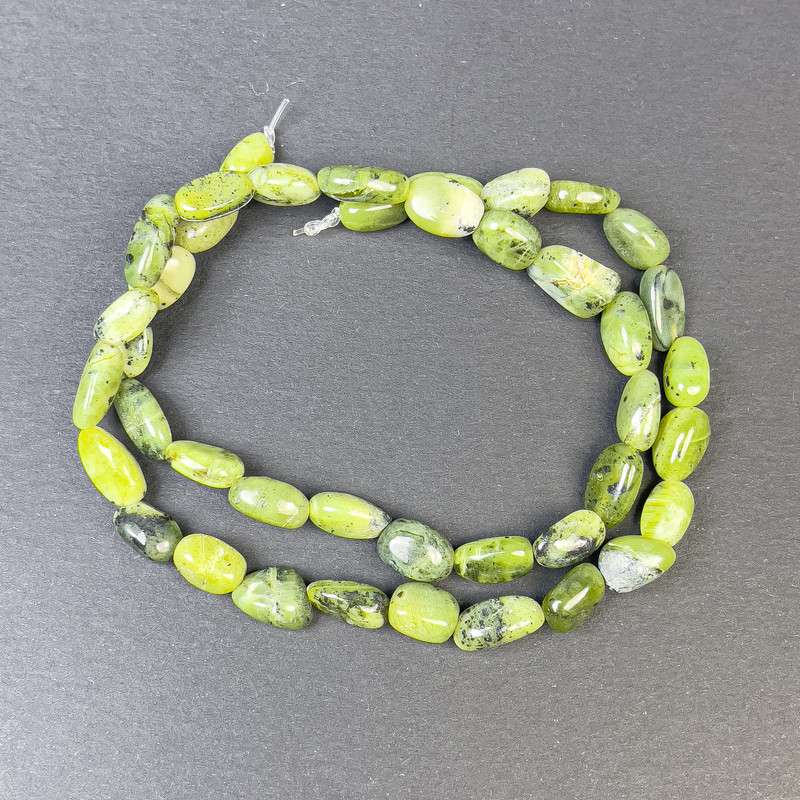 Facettierte Jadeit-Perlen 9×7 mm, auf einem Faden, Länge ca. 39 cm+