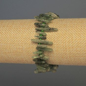 Armband aus Kyanit-Chips in Nadelform, Durchmesser 10–20 × 3–5 mm ±, mit Seed-Beads, Länge ca. 18 cm ±, Stretcharmband