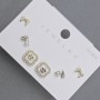Kleeblattförmige Ohrstecker aus goldfarbenem Metall mit weißen Strasssteinen, 10 mm+