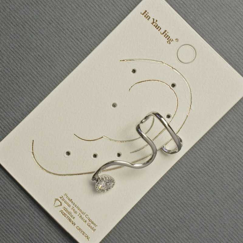 Ohr-Cuff am Ohrläppchen aus silberfarbenem Metall, 16 × 28 mm ± weißer Kristall