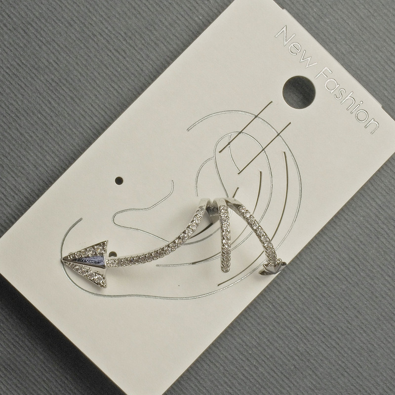 Ohrclip aus silbernem Metall, 15 × 35 mm ± weiße Strasssteine