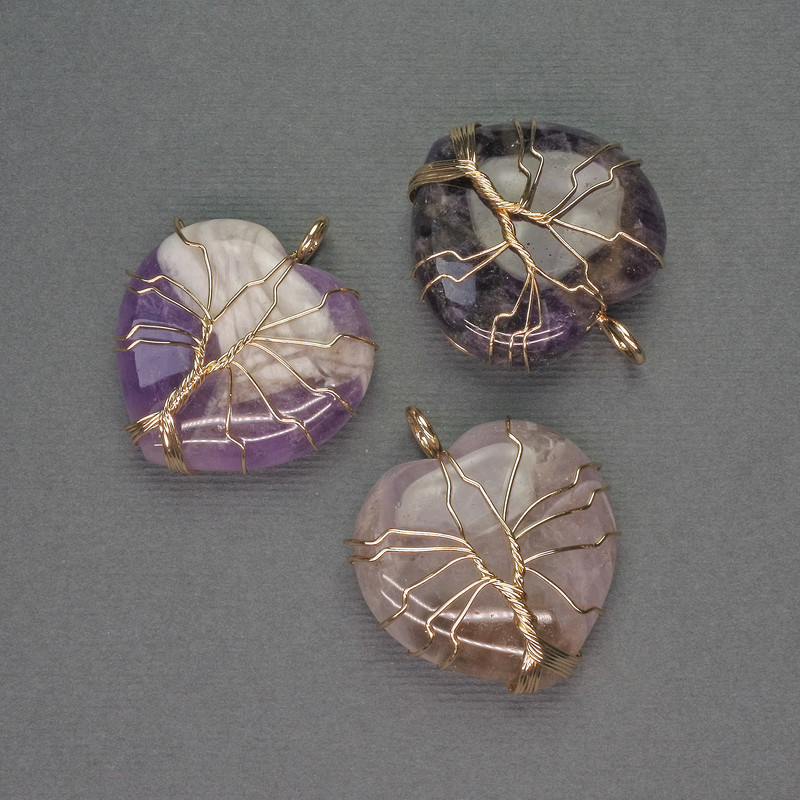 Herzanhänger aus Amethyst in goldfarbenem Geflecht, Durchmesser 30 × 30 mm ±, Länge 37 mm ±