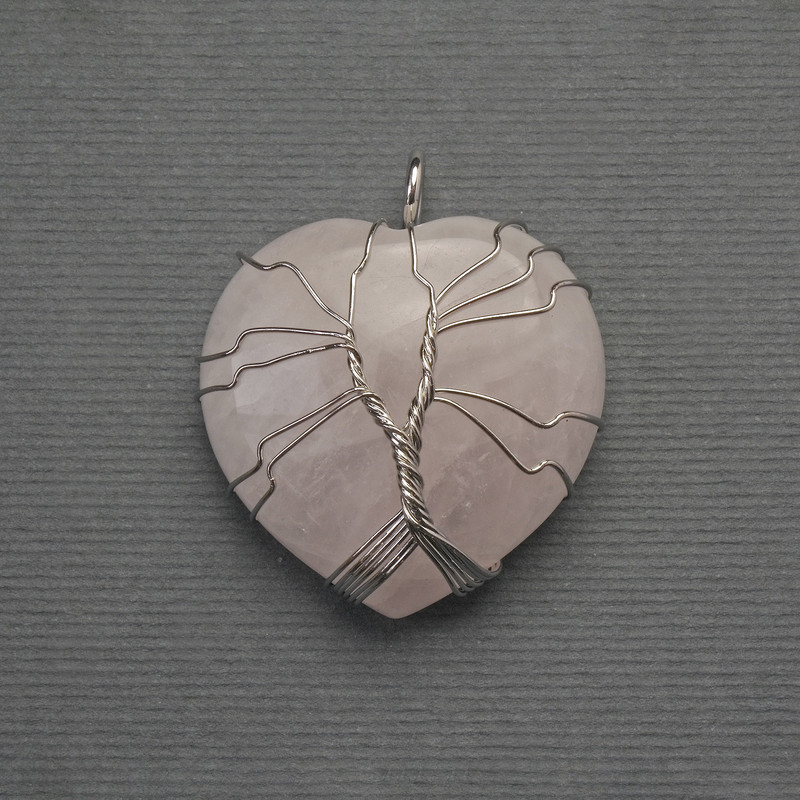 Anhänger Herz aus Rosenquarz in silbernem Geflecht, Durchmesser 30 × 30 mm, Länge 37 mm ±
