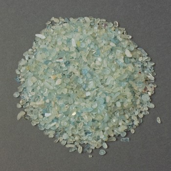 Aquamarin-Chips aus Naturstein ohne Loch 3–9×3 mm ± (Preis pro 100 g ±)