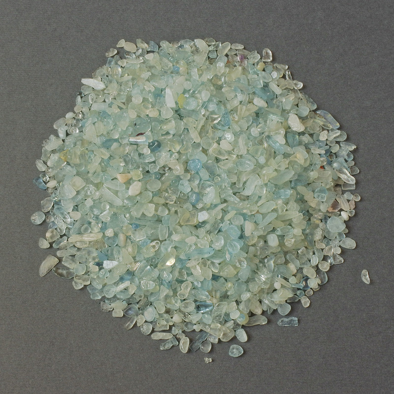 Aquamarin-Chips aus Naturstein ohne Loch 3–9×3 mm ± (Preis pro 100 g ±)