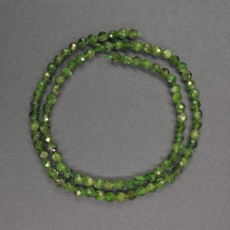 Chromdiopsid-Perlen, facettierte Kugeln, Durchmesser ca. 4 mm, Länge ca. 39 cm