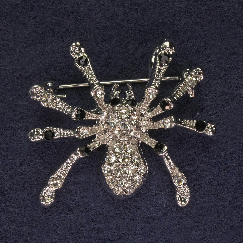 Brosche Spinne mit weißen und schwarzen Strasssteinen, silberfarbenes Metall, 29×29 mm+