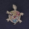 Schildkrötenbrosche – silberfarbenes Metall, bunte Strasssteine, 36 × 31 mm+