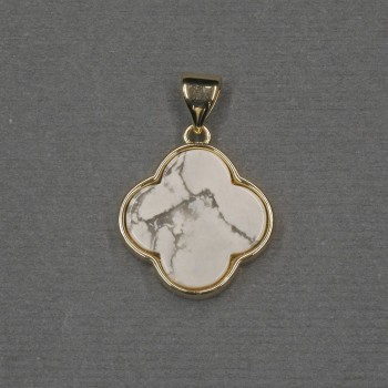Anhänger in Form eines Kleeblatts mit Kaolinit-Einlage 16 × 18 × 4 mm ± goldfarbenem Metall