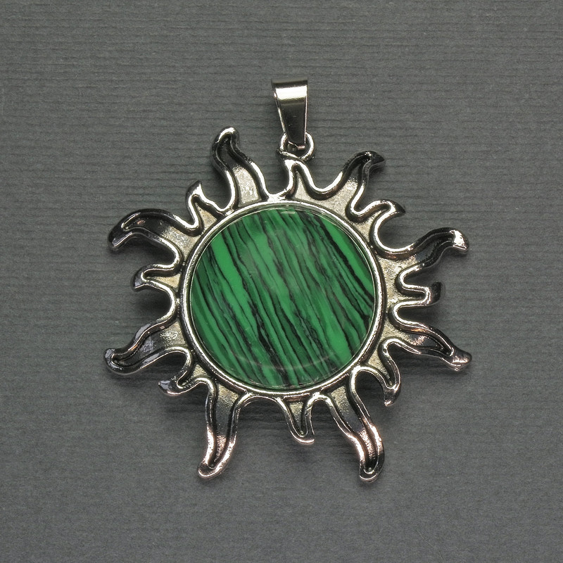 Sonnenanhänger Malachit 42 mm ±, Länge ca. 48 mm ±, silberfarbenes Metall