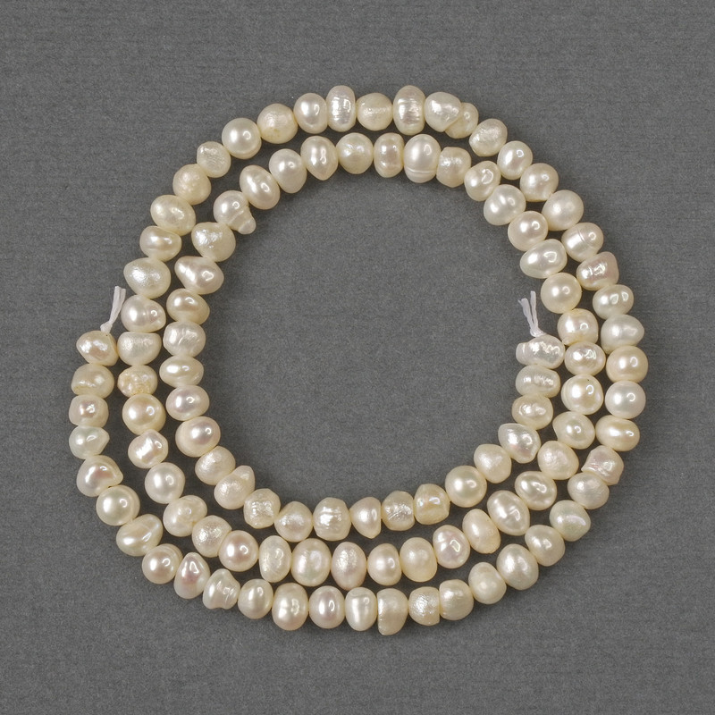 Perlen aus natürlichen Flussperlen 4×5 mm, Länge ca. 36 cm, auf einer Schnur