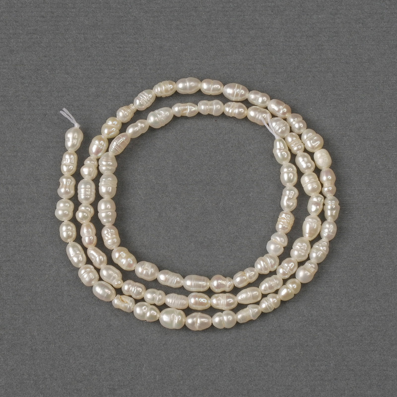 Perlen aus natürlichen Flussperlen 4×3 mm, Länge ca. 34 cm, auf einer Schnur