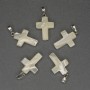 Perlmutt-Anhänger Kreuz 30×20×15 mm ± silberfarbenes Metall