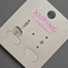 Xuping-Ohrstecker mit rotem Kristall, Durchmesser ca. 2 mm, rhodiniert