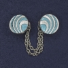 Klemmbrosche für Cardigans, Weiß-blaue Emaille auf silbernem Metall, Ø 20 mm, Kette ca. 9 cm lang
