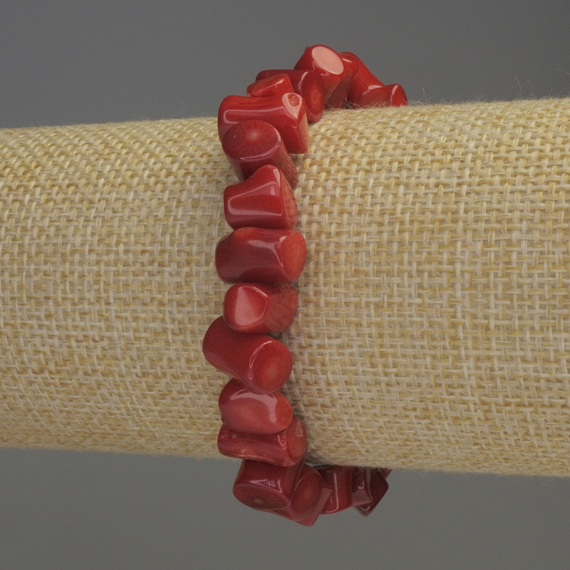 Armband aus Koralle in Stäbchenform, Durchmesser ca. 6–12×7 mm, Länge 18 cm, Elastikbasis