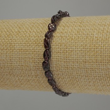 Armband aus Granat, facettierte Granatkugeln, Durchmesser ca. 6×5 mm, Länge 18 cm, Stretch-Armband