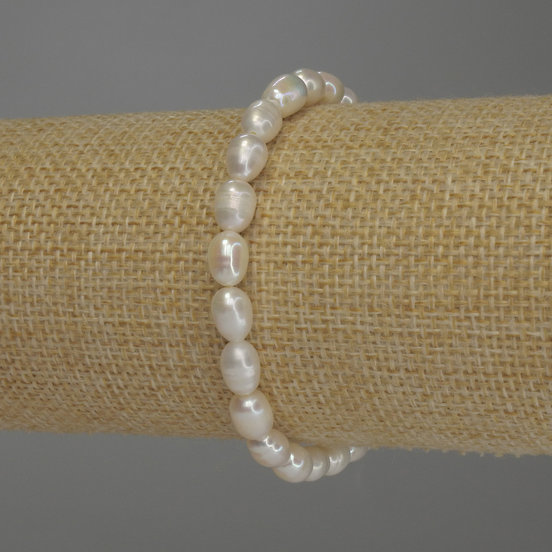 Armband aus Süßwasserperlen, ovale Perlen, Durchmesser ca. 8 × 5 mm, Länge ca. 18 cm (Stretch)