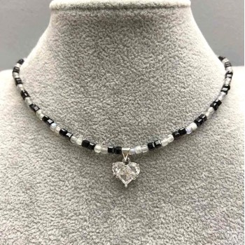 Choker aus Turmalin und Labradorit, facettierter Würfel 3 mm+-, Herz-Anhänger 12 mm+-, Länge ca. 38 cm+-, mit Verlängerungskette und Verschluss