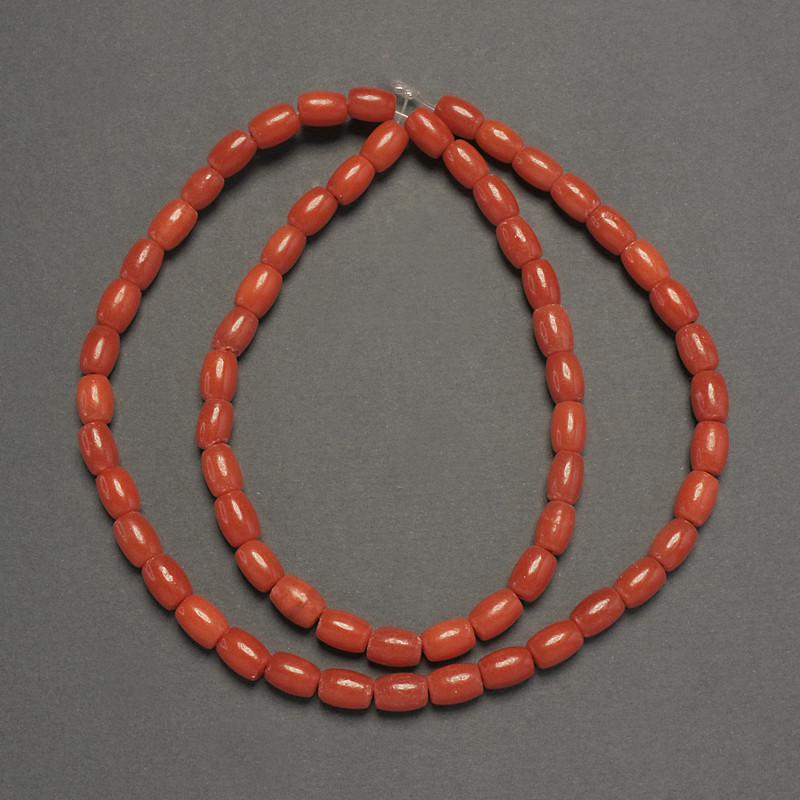 Barrelperlen aus Orangekoralle (künstlich), Durchmesser 6 × 4,5 mm, Länge ca. 40 cm, auf Faden