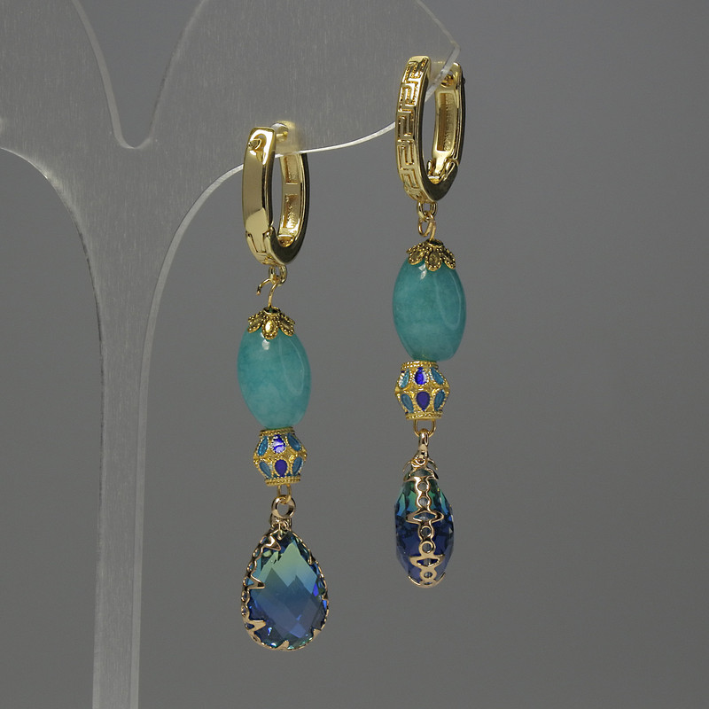 Ohrringe aus Aquamarin-Körnerperle, Durchmesser ca. 12 mm ± Cloisonné-Technik 6 mm ± Kristallfassung 14×10 mm ±, Gesamtlänge ca. 58 mm ±