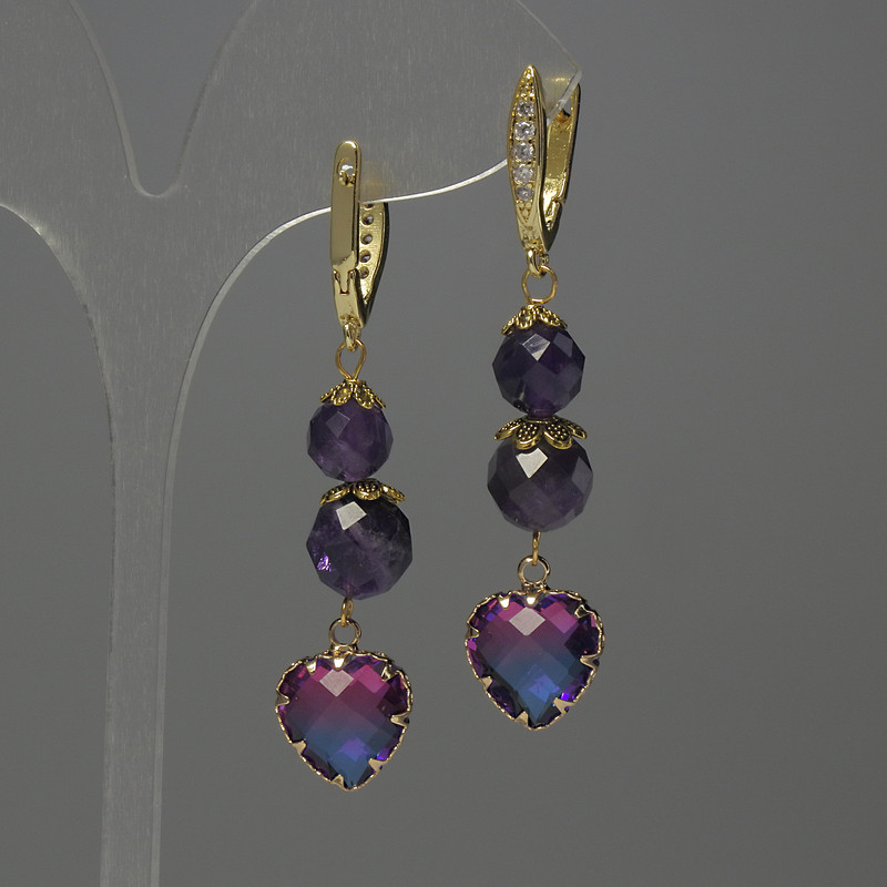 Ohrringe mit Amethyst, facettierte Kugeln, Durchmesser ca. 8–9 mm, Kristall in Fassungen ca. 12 mm, Länge ca. 56 mm