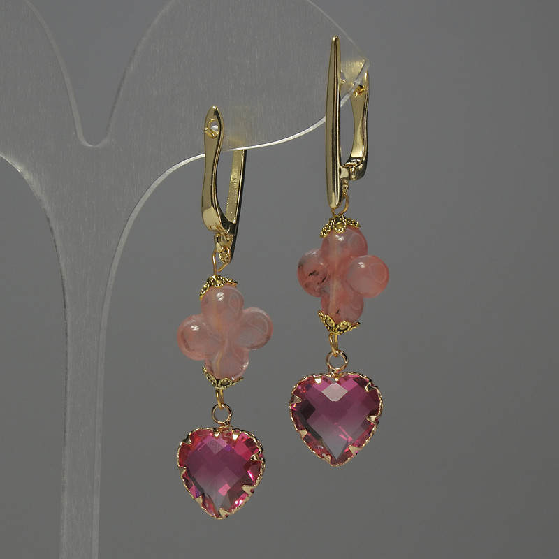 Ohrringe Chalzedon Kleeblatt-Form, Durchmesser 13 mm ± Rosa Kristall in der Fassung 13 mm ±, Länge 53 mm ±