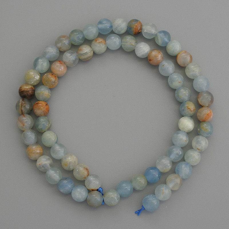 Blaue Kalzit-Perlen, glatte Kugeln 6,5 mm ±, auf einer Schnur, Länge 39 cm+