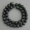 Perlen Smaragdgrüner Fuchsit (Muskovit), glatte Kugeln, Ø 10 mm ±, auf Faden, Länge 39 cm+