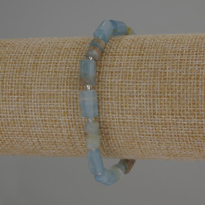 Armband aus blauem Calcit, zylindrische Perlen 10×6 mm ±, Rocailles-Perlen 3 mm ±, Länge ca. 18 cm ± Stretch